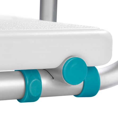 Регулируется по ширине ванной